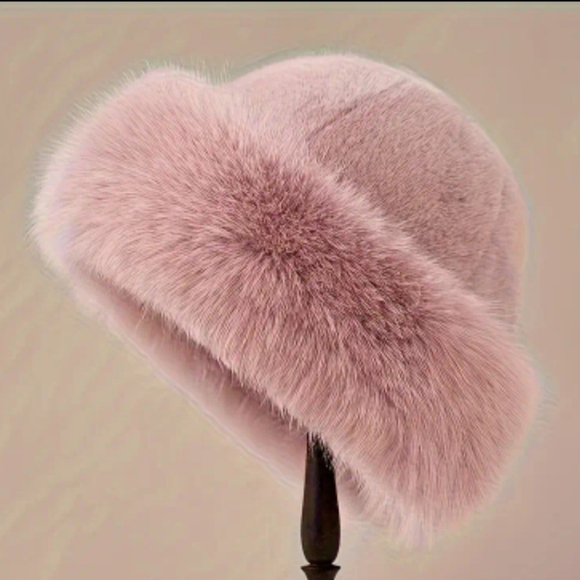 Elegant Pink Faux Fur Women's Hat NIP - Picture 1 of 1